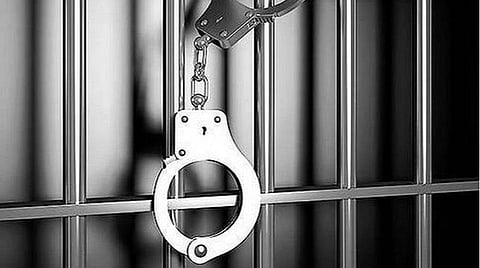 தூத்துக்குடி | மாணவிக்கு தொல்லை: போக்ஸோவில் பள்ளி தலைமை ஆசிரியர் கைது