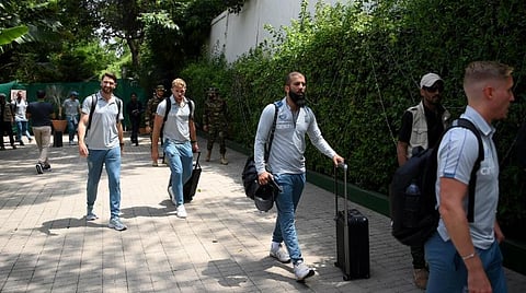 17 ஆண்டுகளுக்கு பின் பாகிஸ்தானில் இங்கிலாந்து கிரிக்கெட் அணியினர்