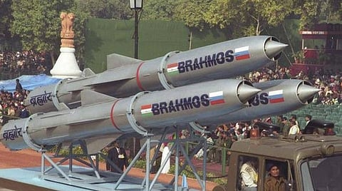 ‘மேக் இன் இந்தியா’ திட்டத்தின் கீழ் தயாரிக்கப்பட்டு உலகில் ஆதிக்கம் செலுத்தும் இந்திய ஆயுதங்கள்