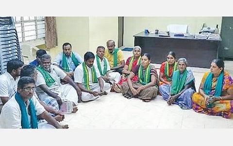 கல் குவாரிக்கு எதிர்ப்பு: பல்லடம் வட்டாட்சியர் அலுவலகத்தில் 15 பேர் உண்ணாவிரத போராட்டம்