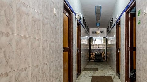 குற்றச் செயல்களை முன்கூட்டியே கண்டறிந்து தடுக்க நடவடிக்கை: தங்கும் விடுதிகளில் போலீஸார் சோதனை