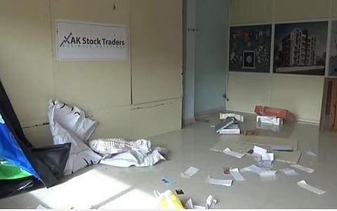 யுனிவர் காயின் டிஜிட்டல் நிறுவனம் நடத்தி பல கோடி ரூபாய் மோசடி; 8 இடங்களில் சோதனை: ஓசூர் அலுவலகத்துக்கு ‘சீல்’