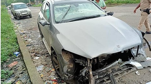 சைரஸ் மிஸ்திரி விபத்தில் சிக்கிய கார்.