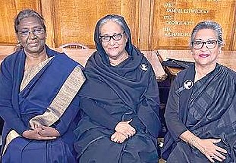 லண்டனில் நேற்று நடைபெற்ற இங்கிலாந்து ராணி 2-ம் எலிசபெத்தின் இறுதி அஞ்சலி நிகழ்ச்சியில் பங்கேற்ற இந்திய குடியரசுத் தலைவர் திரவுபதி முர்மு, வங்கதேச பிரதமர் ஷேக் ஹசீனா, அவரது சகோதரி ஷேக் ரெஹானா.படம்: பிடிஐ