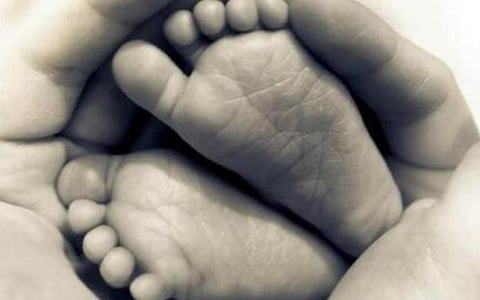 மதுராந்தகம் | மருத்துவர் இல்லாத நிலையில் பிரசவம் பார்த்த செவிலியர்களால் குழந்தை இறந்ததாக மறியல்