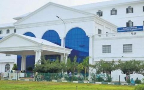 ராஜீவ் காந்தி அரசு பொது மருத்தவமனை, புதுச்சேரி.