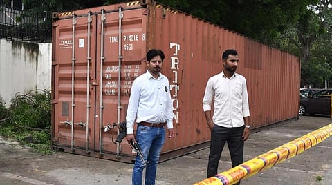 மும்பை துறைமுகத்தில் பிடிபட்ட கன்டெய்னர்