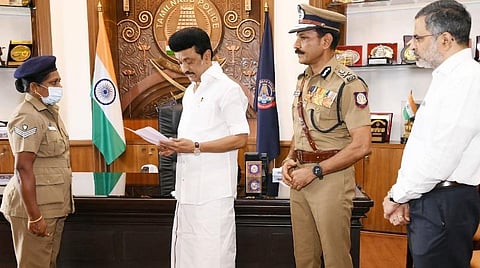 “உங்கள் துறையில் முதலமைச்சர்”: டிஜிபி அலுவலகம் சென்று மனுக்களை பெற்ற முதல்வர்