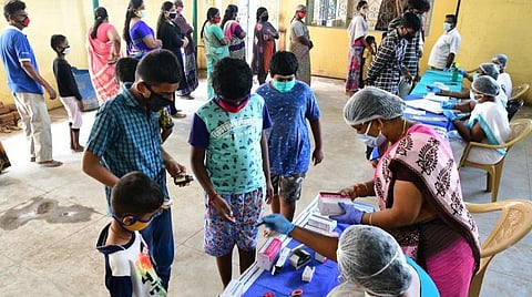 தமிழகத்தில் மீண்டும் வேகமெடுக்கும் கரோனா - தொற்று அதிகரிப்பதால் மக்கள் அச்சம்