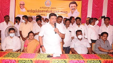 மதுரை நலத்திட்ட விழாவில் பங்கேற்று தமிழக நிதியமைச்சர் பிடிஆர் பழனிவேல் தியாகராஜன்.