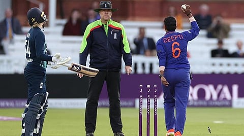 மன்கட் அவுட் சர்ச்சை: களத்தில் நடந்ததை விவரித்த இந்திய வீராங்கனை தீப்தி சர்மா