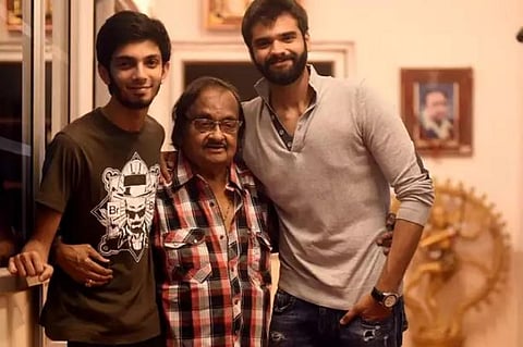 எஸ்.வி.ரமணன் (நடுவில்) | கோப்புப் படம்