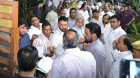 சச்சின் பைலட்டை முதல்வராக்க எதிர்ப்பு - ராஜஸ்தானில் 82 காங்கிரஸ் எம்எல்ஏக்கள் ராஜினாமா