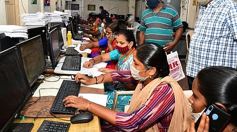 தொகுப்பூதிய பணியாளர் ஓய்வு வயது 60 ஆக உயர்வு