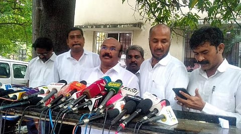 சட்டம் – ஒழுங்கு சீர்குலைந்துவிட்டதால் தமிழகத்தில் ஆட்சியை கலைக்கும் சூழல் ஏற்படலாம்: முன்னாள் அமைச்சர் ஜெயக்குமார் கருத்து