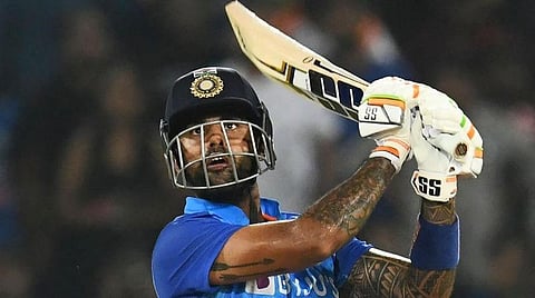 சர்வதேச டி 20 கிரிக்கெட்டில் ஒரே ஆண்டில் அதிக ரன்கள், சிக்ஸர்களை விளாசிய சூர்யகுமார் யாதவ்