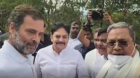 கர்நாடகா சென்ற ராகுல் காந்தியை மாநில எல்லையில் சென்று வரவேற்ற சித்தராமையா