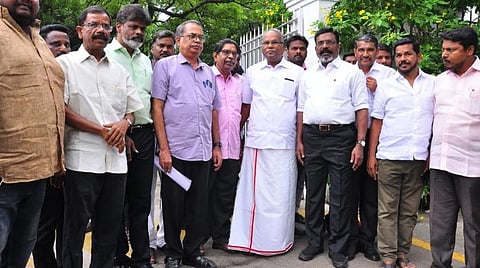 டிஜிபியை சந்தித்து மனு அளித்த தலைவர்கள்