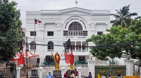 ஓபிஎஸ் வழக்கை விசாரித்து முடிக்கும்வரை அதிமுக பொதுச் செயலாளர் தேர்தலை நடத்தக்கூடாது - உச்ச நீதிமன்றம் உத்தரவு