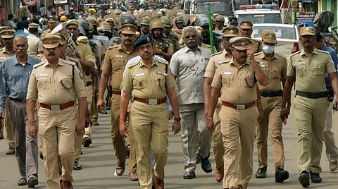 மதுவிலக்கு அமலாக்கப் பணியில் சிறப்பாக செயல்பட்ட 5 அதிகாரிகளுக்கு காந்தியடிகள் காவல் விருது