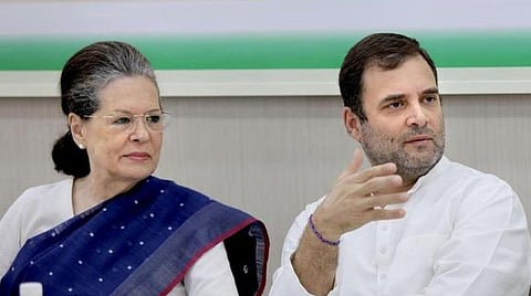 சோனியா காந்தி மற்றும் ராகுல் காந்தி (கோப்புப்படம்).
