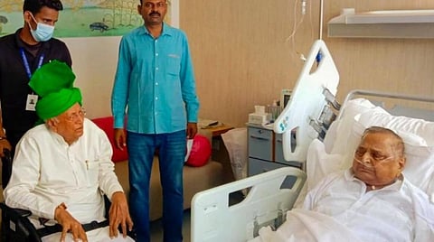 உத்தர பிரதேச முன்னாள் முதல்வர் முலாயம் சிங் யாதவ் கவலைக்கிடம் - உயிர்காக்கும் மருந்துகளுடன் தீவிர சிகிச்சை
