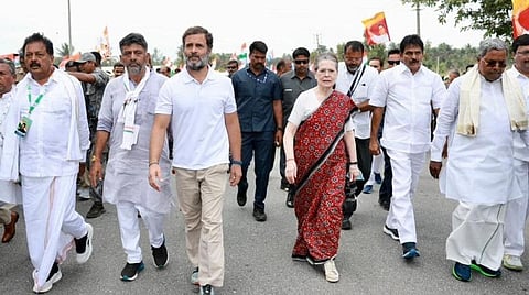 கர்நாடகாவில் ராகுல்காந்தி மேற்கொண்டு வரும் பாத யாத்திரையில் சோனியா காந்தி நேற்று கலந்து கொண்டார்.