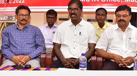 மதுரையில் நடந்த செய்தியாளர் சந்திப்பில் கல்லூரி ஆசிரியர்கள் கூட்டு நடவடிக்கைக்குழு.