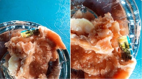 சமோசாவுக்குள் காகிதம்.