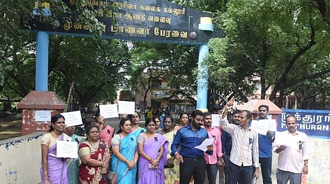 போராடும் கவுரவ விரிவுரையாளர்களை பணிநீக்கம் செய்வதாக மிரட்டுவது அடக்குமுறையின் உச்சம்: ராமதாஸ்