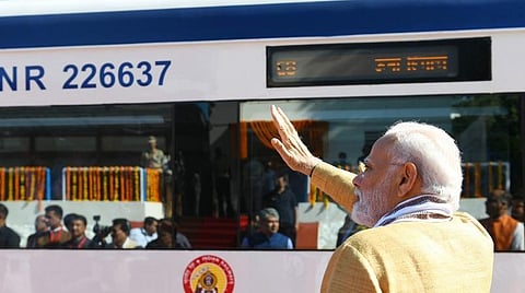 வந்தே பாரத் ரயில் சேவையை தொடங்கிவைத்த பிரதமர் மோடி