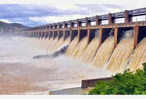 மேட்டூர் அணை நீர்வரத்து 55,000 கனஅடியாக அதிகரிப்பு: 11 டெல்டா மாவட்டங்களுக்கு வெள்ள அபாய எச்சரிக்கை