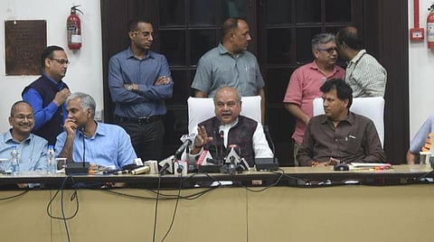 நிகழ்வு தொடர்பாக பேசும் அமைச்சர் நரேந்திர சிங் தோமர்