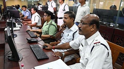 2 தொழிலதிபர்கள் காரில் ரூ.8 கோடி பறிமுதல்