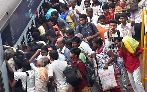 ரயிலில் பட்டாசு எடுத்துச் செல்ல கூடாது: ரயில்வே பாதுகாப்பு அதிகாரி அறிவுறுத்தல்