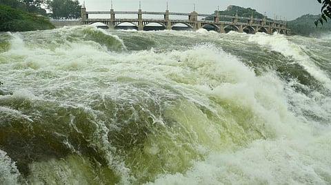 பெருக்கெடுத்து ஓடும் காவிரி | கோப்புப்படம்