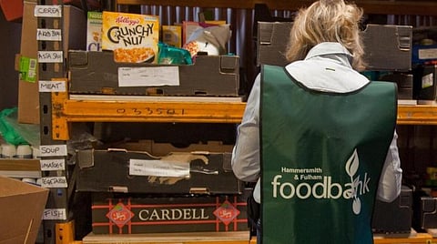 பணவீக்கத்தால் வாழ்க்கை செலவு அதிகரிப்பு | பிரிட்டனில் ஒரு நாள் உணவை தவிர்க்கும் லட்சக்கணக்கான மக்கள்