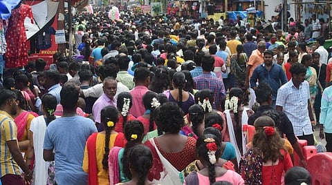 தீபாவளி கூட்ட நெரிசலில் ஊடுருவும் சீசன் திருடர்களுக்கு 10 முக அடையாள கேமரா மூலம் வலை - ‘ட்ரோன் கேமரா’ மூலமும் கோபுரம் அமைத்தும் கண்காணிப்பு