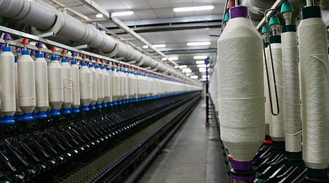 இந்தியாவின் உதவியை பெற்று இந்தியாவுக்கே ஜவுளி ஏற்றுமதி செய்யும் வங்கதேசம்: 5 மாதங்களில் ரூ.2,800 கோடி மதிப்புக்கு வர்த்தகம்