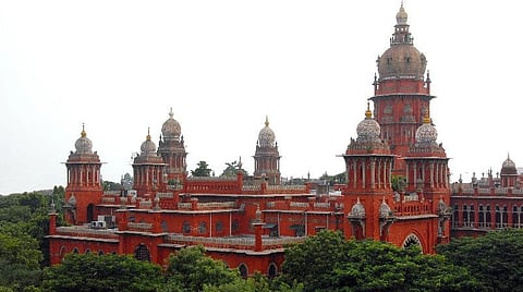 தொழிலதிபரை கடத்தி சொத்துகளை எழுதி வாங்கியதாக காவல் துறை அதிகாரிகளுக்கு எதிரான வழக்கு சிபிஐ-க்கு மாற்றம்: சென்னை உயர் நீதிமன்றம் உத்தரவு