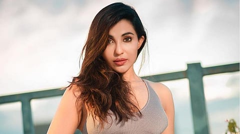 விலை உயர்ந்த பொருட்கள் உட்பட நடிகை பார்வதி நாயர் வீட்டில் வைரம் பதித்த 2 கைக்கடிகாரங்கள் திருட்டு