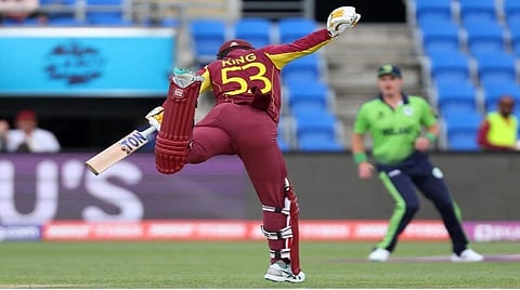 மேற்கிந்திய தீவுகள் வீரர் கிங்.