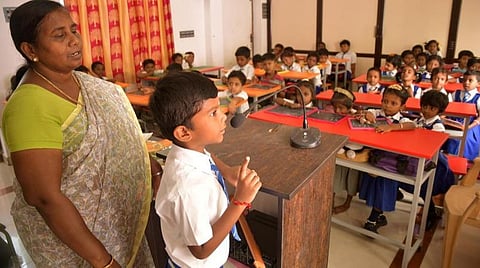 தீபாவளிக்கு அடுத்த நாள் புதுச்சேரி, காரைக்காலில் பள்ளி, கல்லூரிகளுக்கு விடுமுறை