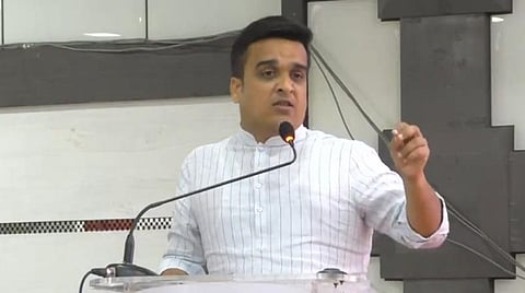 குஜராத் உள்துறை அமைச்சர் ஹர்ஷ் சங்கவி