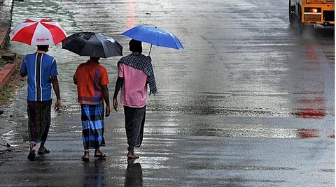 நாடு முழுவதும் தென்மேற்கு பருவமழை இன்று விலகுகிறது - வடகிழக்கு பருவமழை அக்.26-ல் தொடங்க வாய்ப்பு