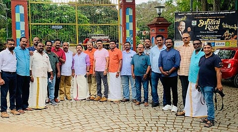 சந்திரன் தேநீர் கடையின் வாட்ஸ் அப் குழு வாடிக்கையாளர்கள்.