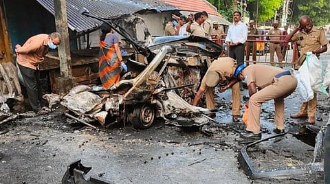 கோவை கார்வெடிப்புச் சம்பவத்தில் உருக்குலைந்த கார் | கோப்புப் படம்
