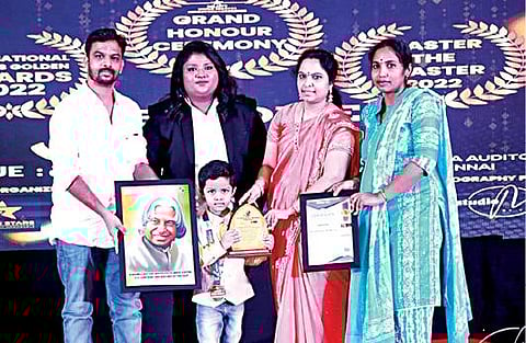 உலக சாதனையாளர்களை கவுரவிக்கும் நிகழ்ச்சியில் உடுமலை 3 வயது சிறுவனுக்கு இளம் சாதனையாளர் விருது