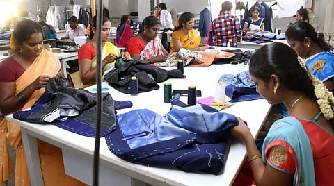 அடுத்த 6 ஆண்டில் ஜவுளி ஏற்றுமதியை 10 ஆயிரம் கோடி டாலராக உயர்த்த இலக்கு - அமைச்சர் பியூஷ் கோயல் தகவல்