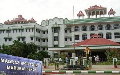 உயர் நீதிமன்றம் மதுரைக் கிளை.